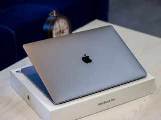 MacBook Pro 15 Retina 2017 (Core i7 7820HQ/16Gb Ram/512Gb SSD/4Gb Radeon Pro 560/15.4" Retina IPS)