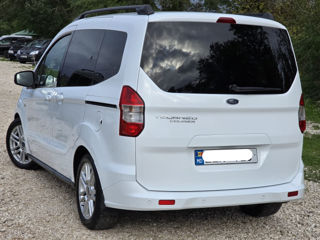 Ford Tourneo Courier foto 2