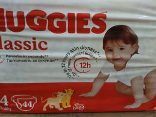 Vând scutece Huggies