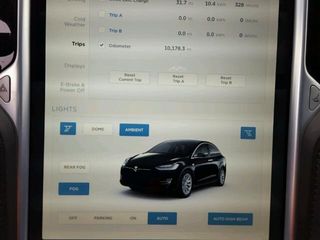 Tesla Model X foto 6