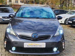 Toyota Prius v foto 14