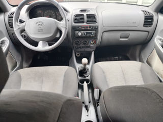 Hyundai Accent foto 9