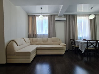 Apartament cu 2 camere, 70 m², Buiucani, Chișinău foto 2