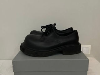 Balenciaga derby foto 3