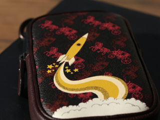 Сумка Coach Hybrid Pouch 10 With Horse And Carriage Print And Rocket ,новая,оригинал. foto 4