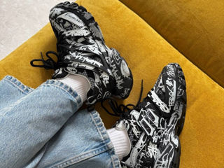 Balenciaga Track Graffiti Black/White Unisex foto 8