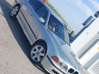 BMW 5 Series foto 2