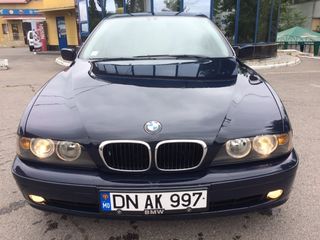 BMW 5 Series foto 1