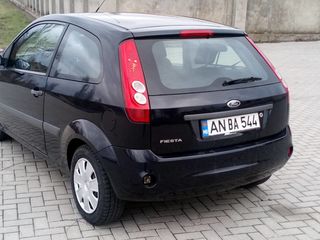 Ford Fiesta foto 5