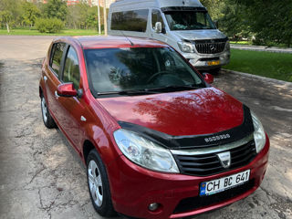 Dacia Sandero foto 1