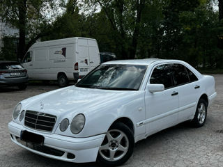 Mercedes E-Class foto 3