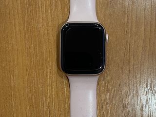 Apple Watch 4 Gold 44 mm фото 2