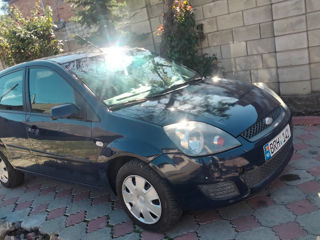 Ford Fiesta foto 1