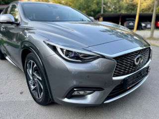 Infiniti Q30