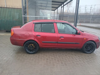 Renault Clio Symbol foto 3