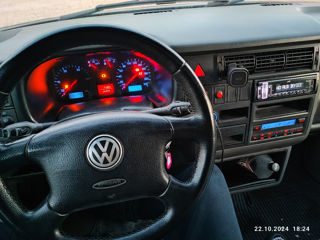 Volkswagen Caravelle foto 8