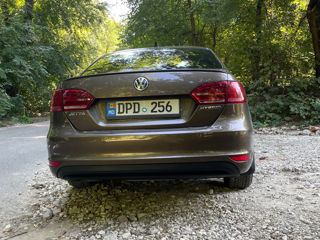 Volkswagen Jetta foto 2