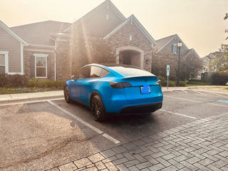 Tesla Model Y foto 2