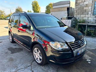 Volkswagen Touran foto 2