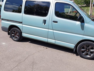 Toyota Hiace foto 2