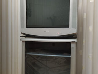 Sony Trinitron (73см) 100Hz + стол к нему - 1500лей