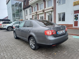 Volkswagen Jetta foto 4