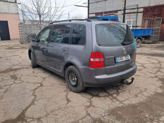 Volkswagen Touran foto 4