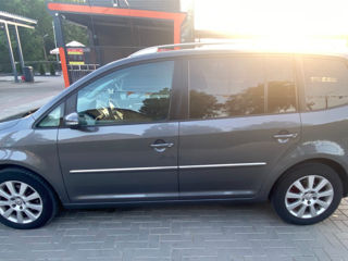 Volkswagen Touran foto 3