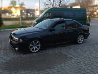 BMW 5 Series foto 4