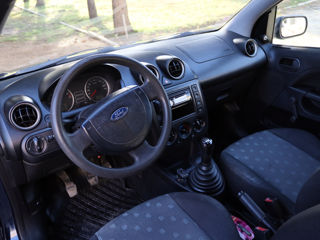 Ford Fiesta foto 5