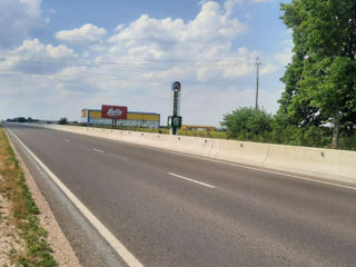 1 ari la traseu, 15 metri iesire spre traseu, 143 m în adîncime, acces de pe 2 drumuri, cu gaz, apă  foto 1