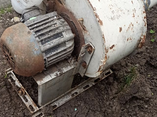 Vând motor electric 1.8 kw. foto 1