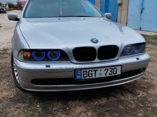 BMW 5 Series foto 2