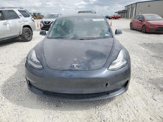 Tesla Model 3 foto 2