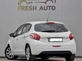 Peugeot 208 foto 3