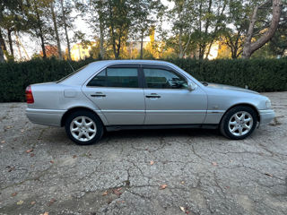 Mercedes C-Class foto 8