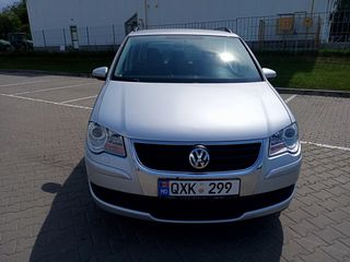 Volkswagen Touran foto 3