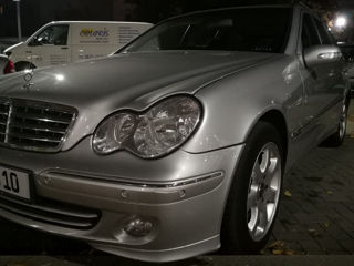 Mercedes C-Class foto 1