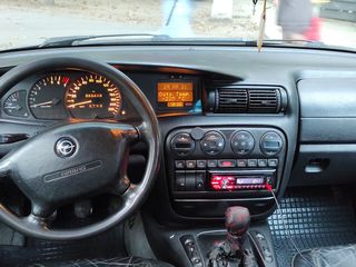 Opel Omega foto 2