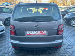 Volkswagen Touran foto 7