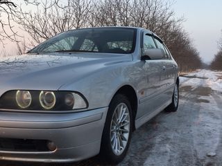 BMW 5 Series foto 2