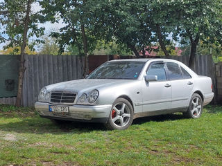 Mercedes E-Class foto 2