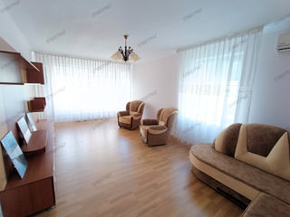 Apartament cu 3 camere, 95 m², Buiucani, Chișinău foto 3