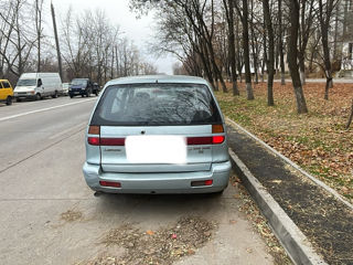 Mitsubishi Space Wagon foto 2