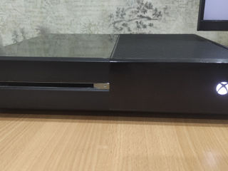 Vând Xbox One 500GB