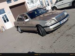 Mercedes C-Class foto 6