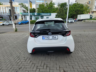 Toyota Yaris фото 1