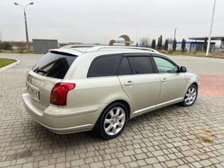 Toyota Avensis foto 3