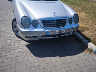 Mercedes E-Class foto 1