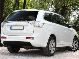 Mitsubishi Outlander foto 2